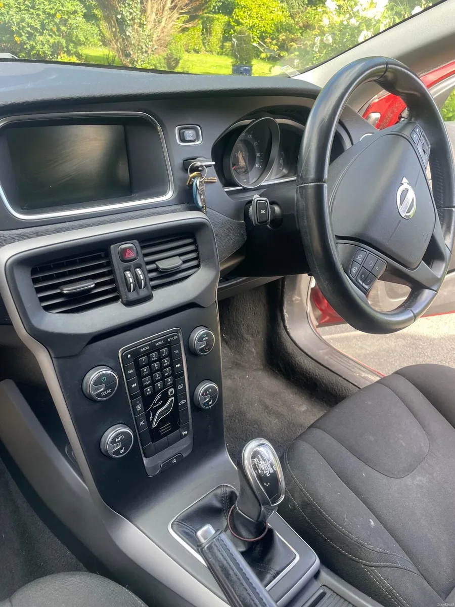 Volvo V40 2013 - Image 2