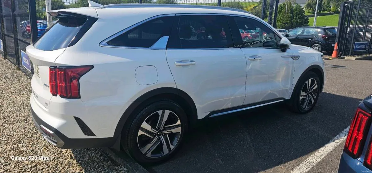 Kia Sorento K4 PHEV - UK Ex Demo - top spec - Image 4