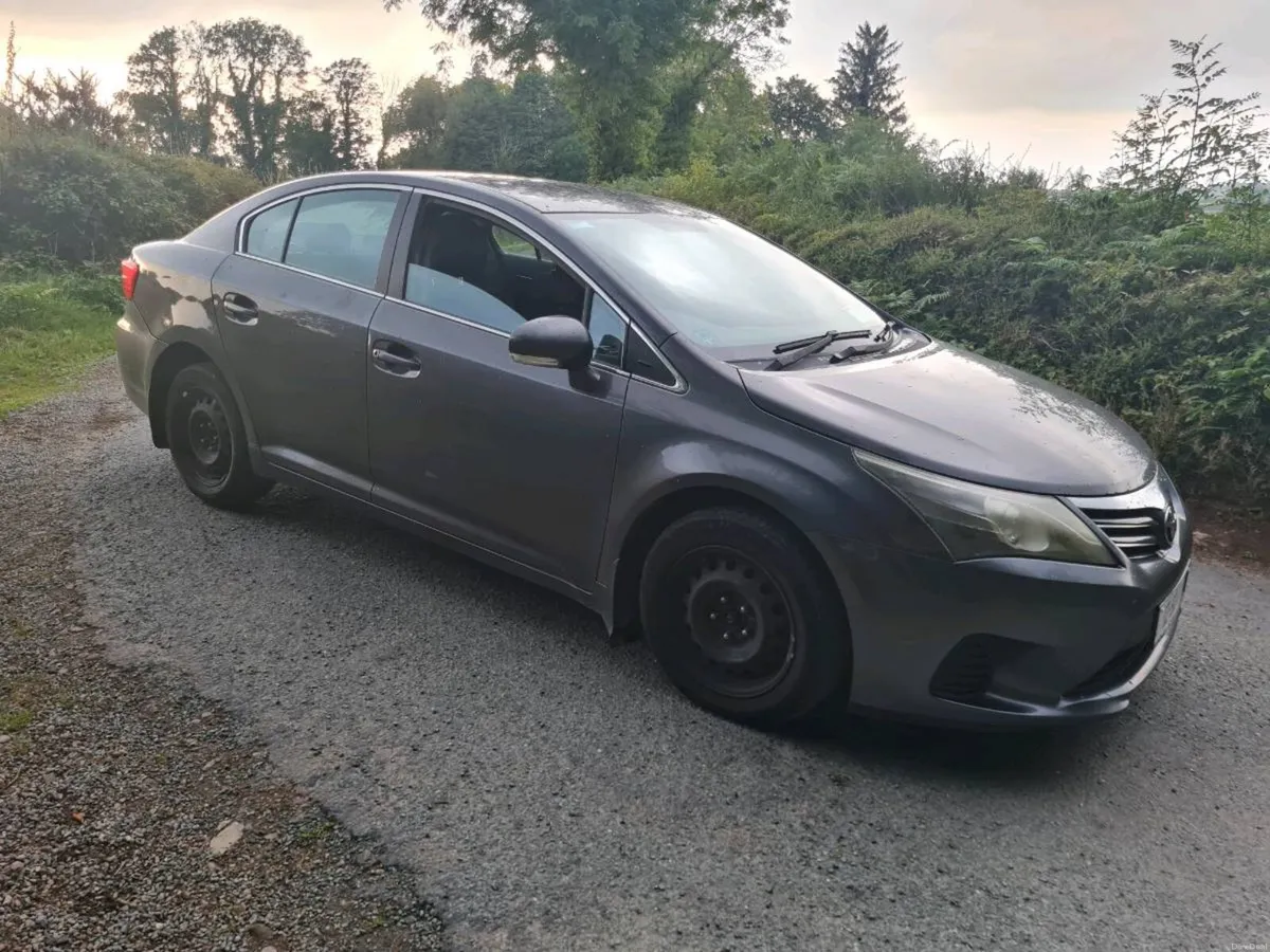 2012 Toyota Avensis - Image 1