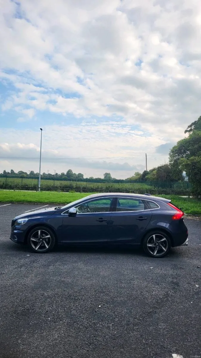 VOLVO V40 R-DESIGN - Image 3
