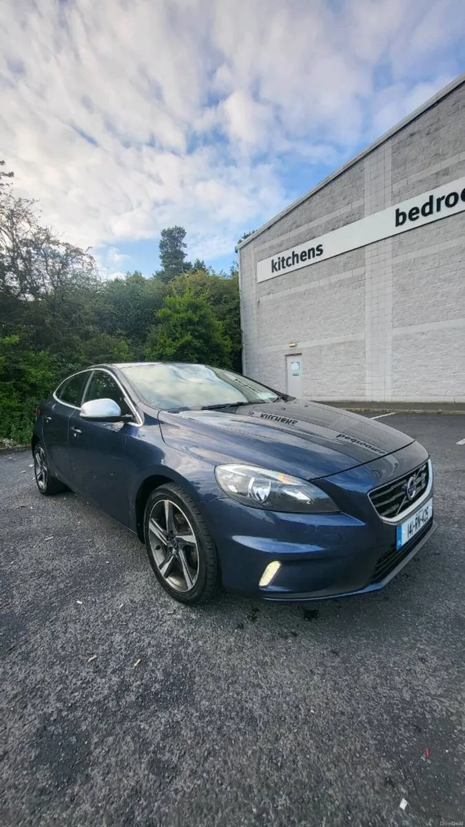 VOLVO V40 R-DESIGN - Image 1