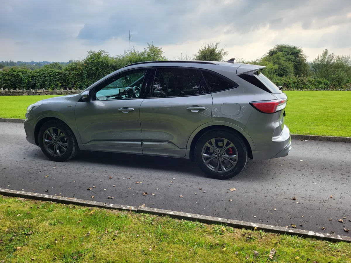 Ford Kuga ST LINE. 1.5 DIESEL  LOW KMS - Image 4