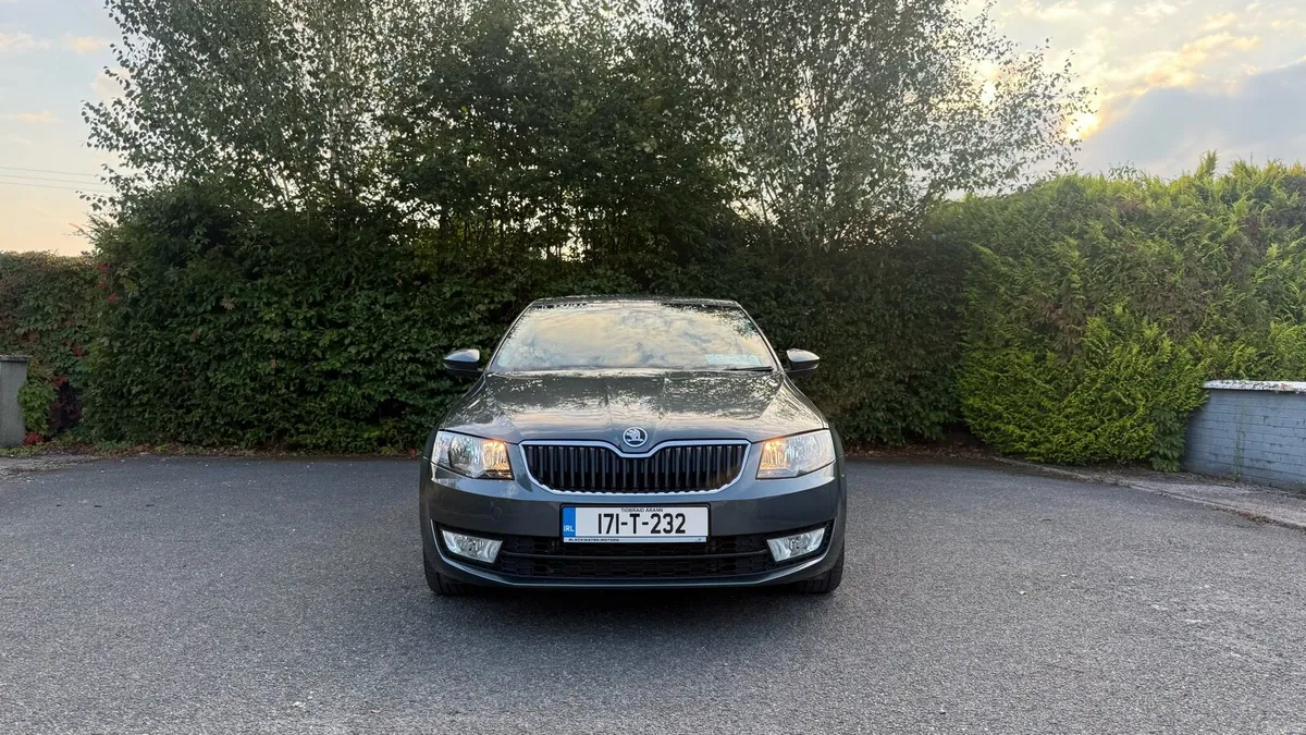 Skoda Octavia Style 1.6 Diesel  1 owner from new - Image 3
