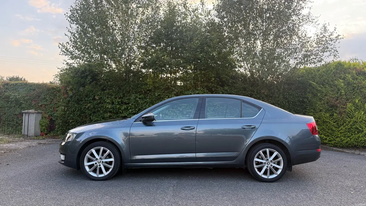 Skoda Octavia Style 1.6 Diesel  1 owner from new - Image 5