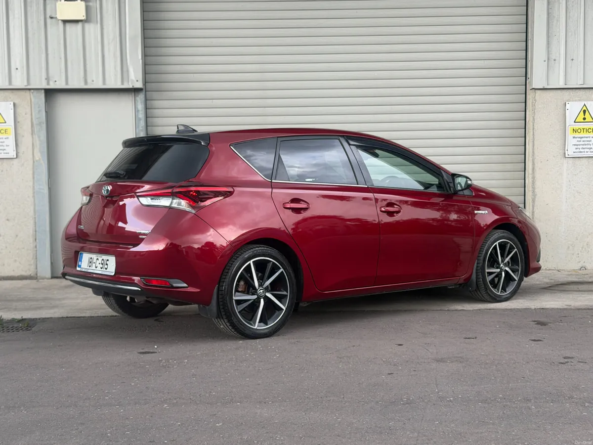 2018 Toyota Auris 1.8 Hybrid Luna Sport (2 tone) - Image 6