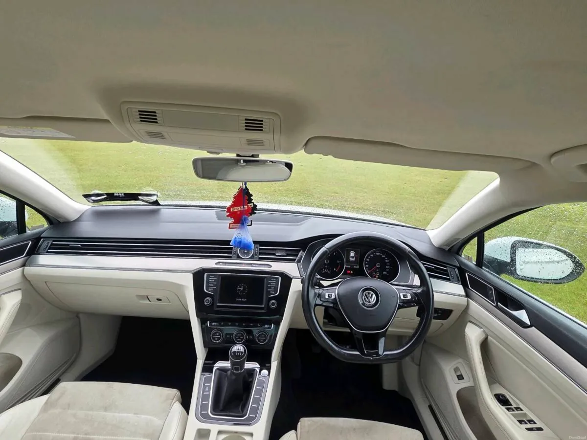VOLKSWAGEN PASSAT - Image 5