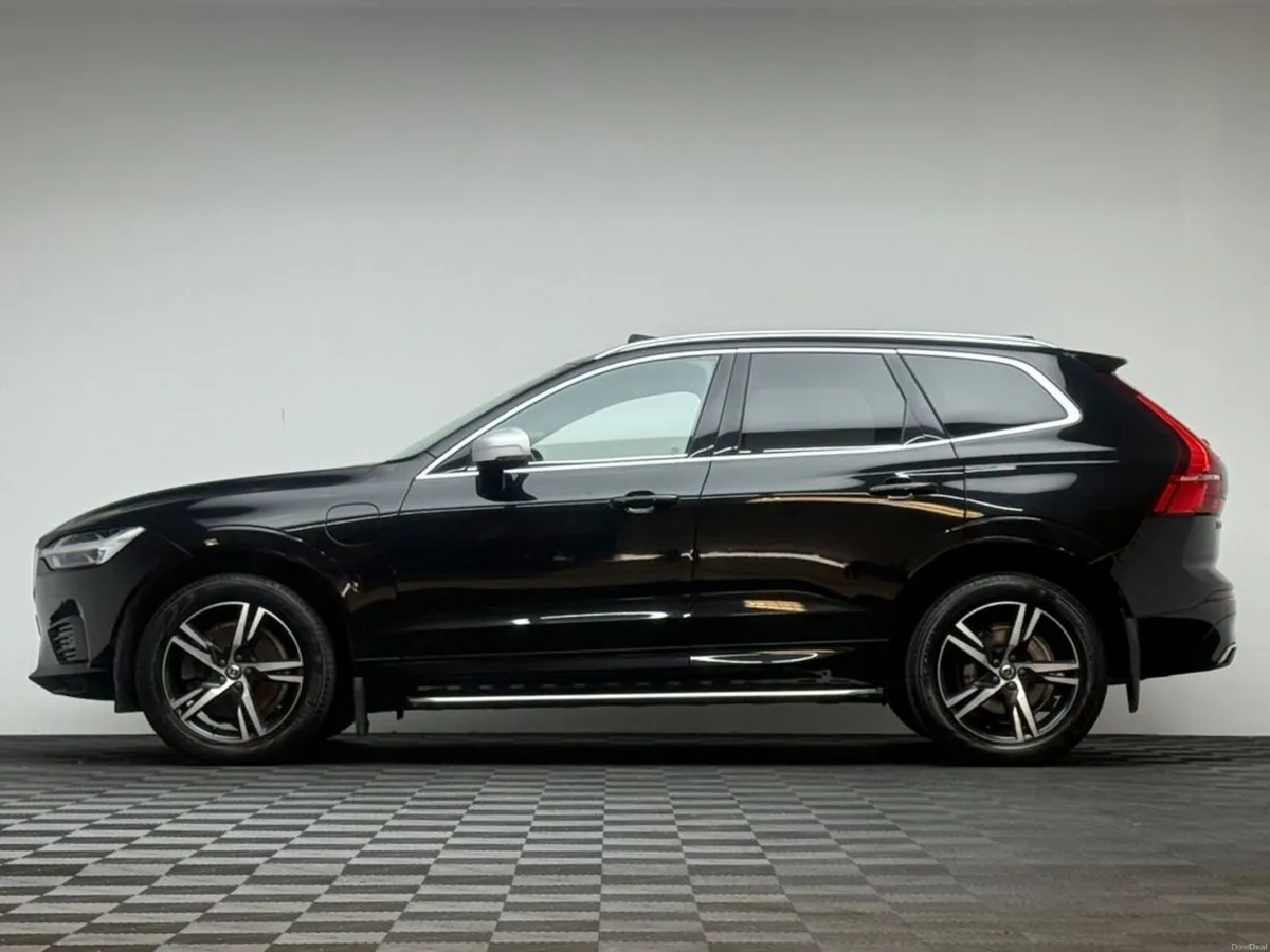 Volvo XC60 R-DESIGN GT T8 2.0 PHEV *PAN ROOF* - Image 4