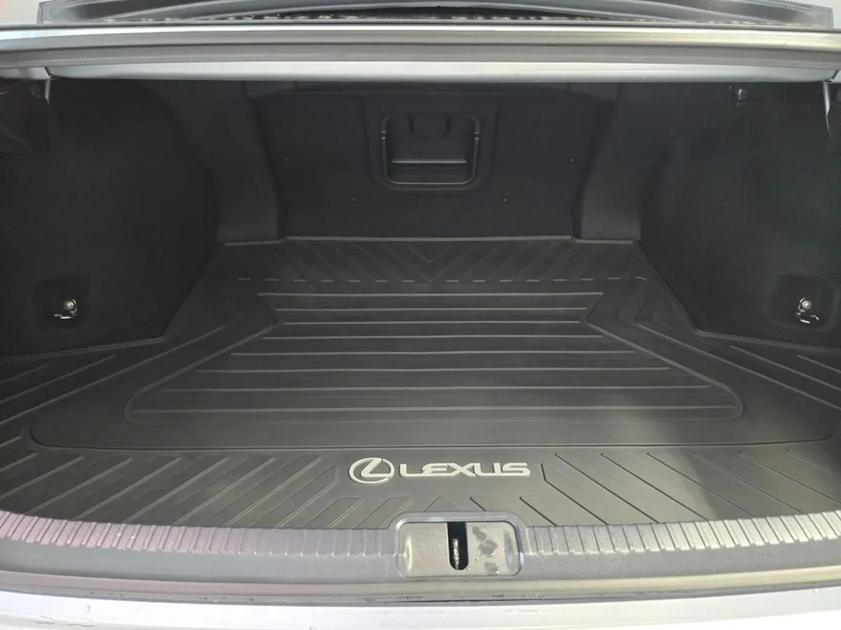 Lexus ES Premium Hybrid * BEST SPECIFICATION * - Image 6