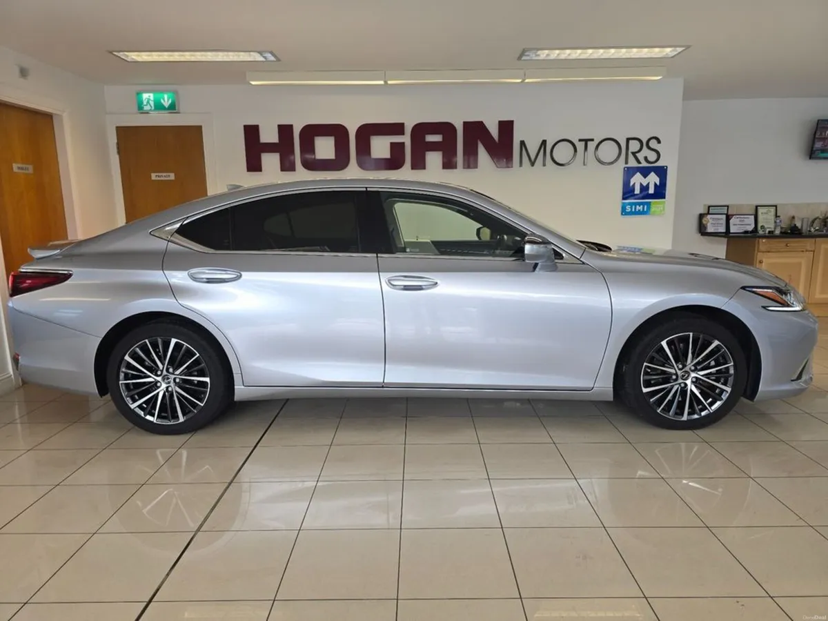 Lexus ES Premium Hybrid * BEST SPECIFICATION * - Image 3