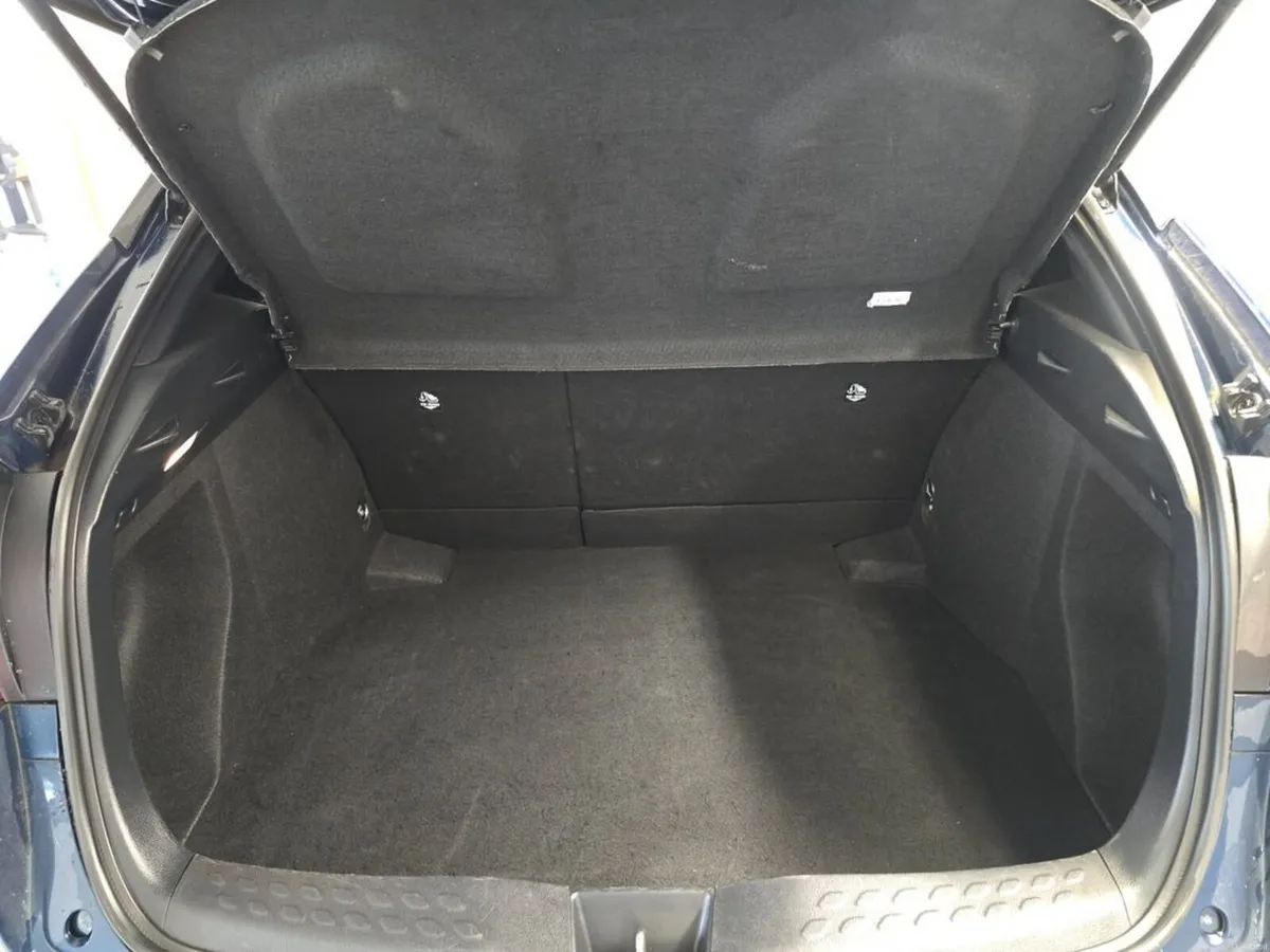 Toyota C-HR Hybrid SOL Automatic * BEST SPEC * - Image 6