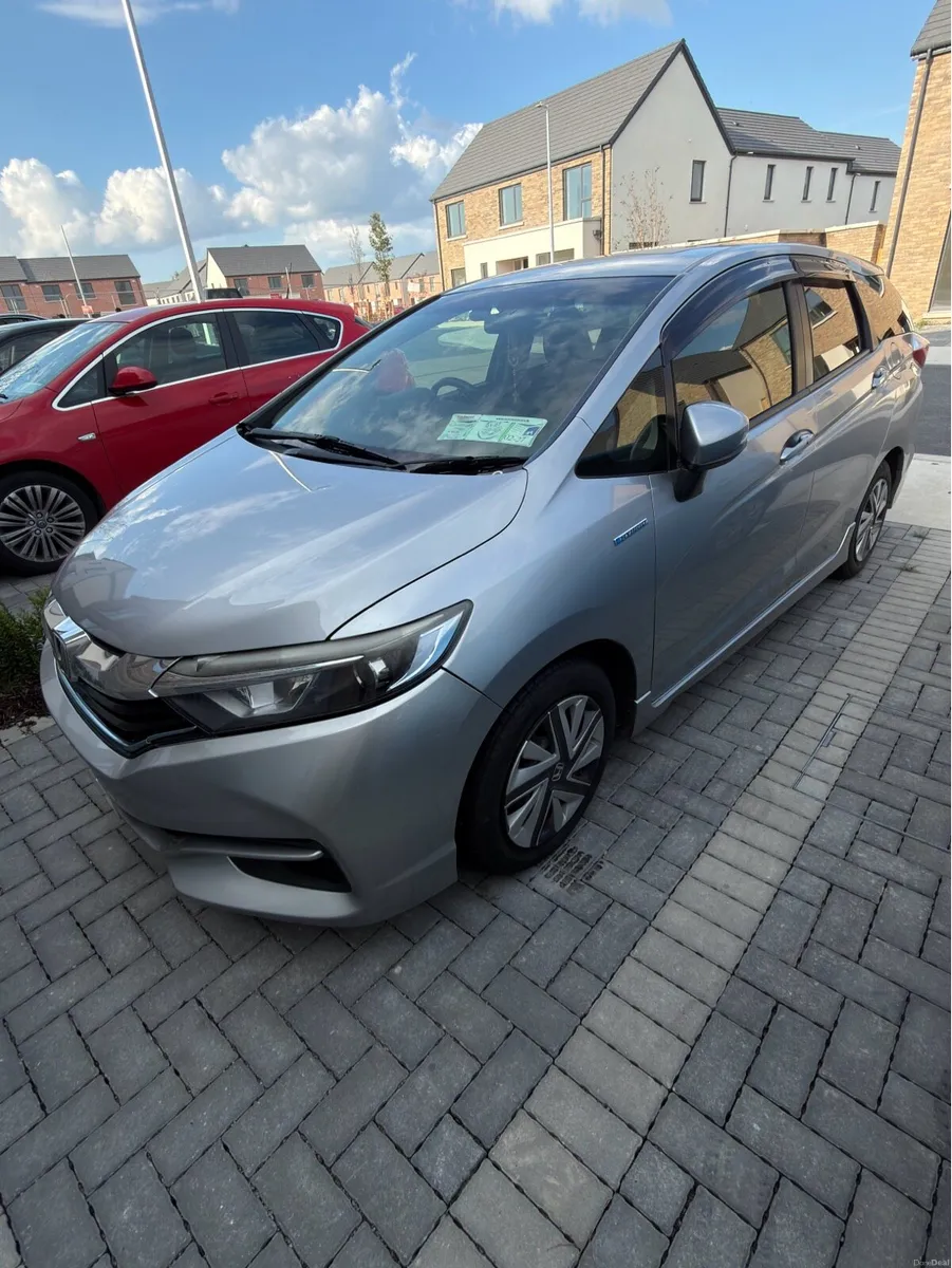 Honda shuttle 2016 hybrid car mpv - Image 1
