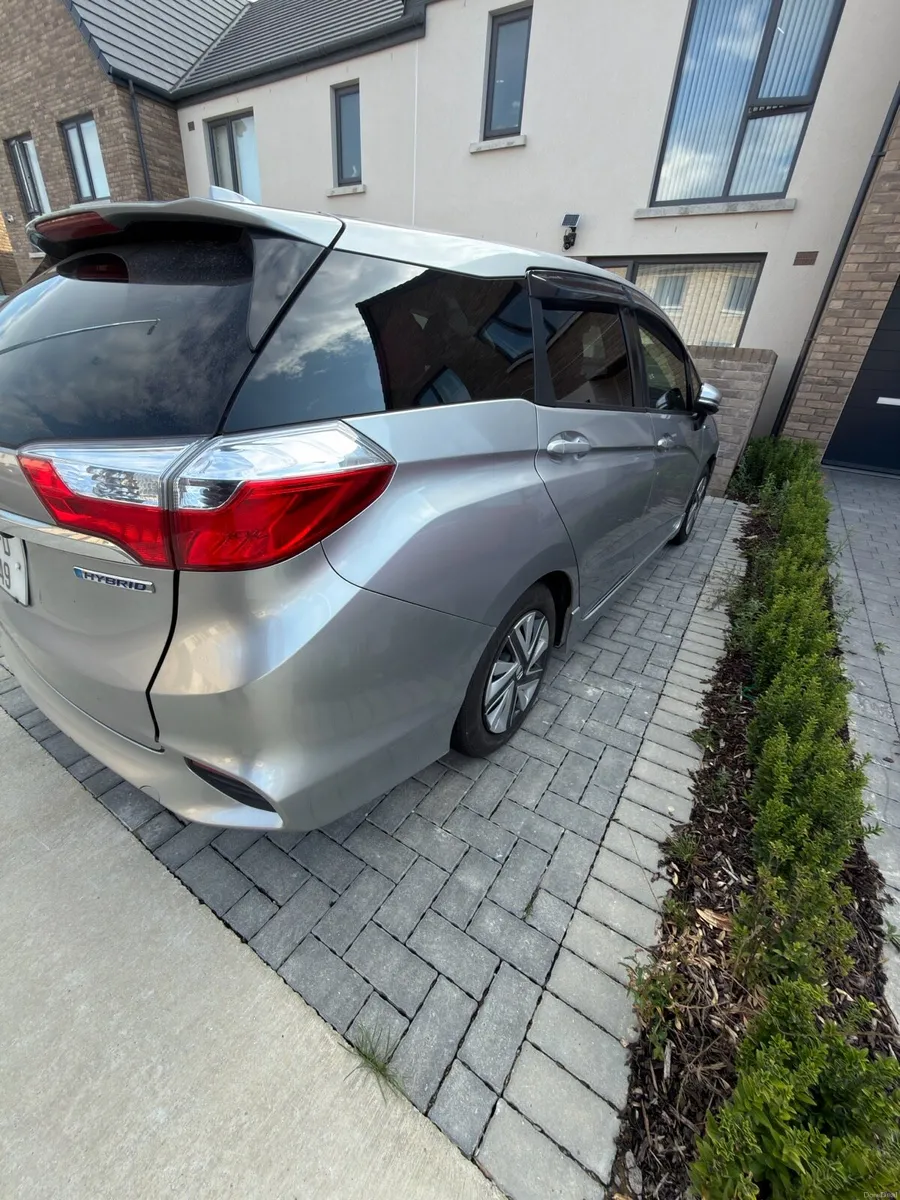 Honda shuttle 2016 hybrid car mpv - Image 5