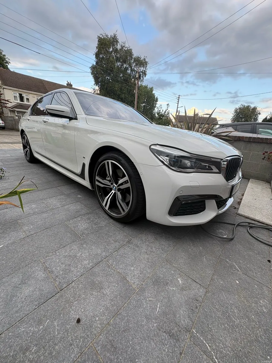 BMW 740e - Image 2