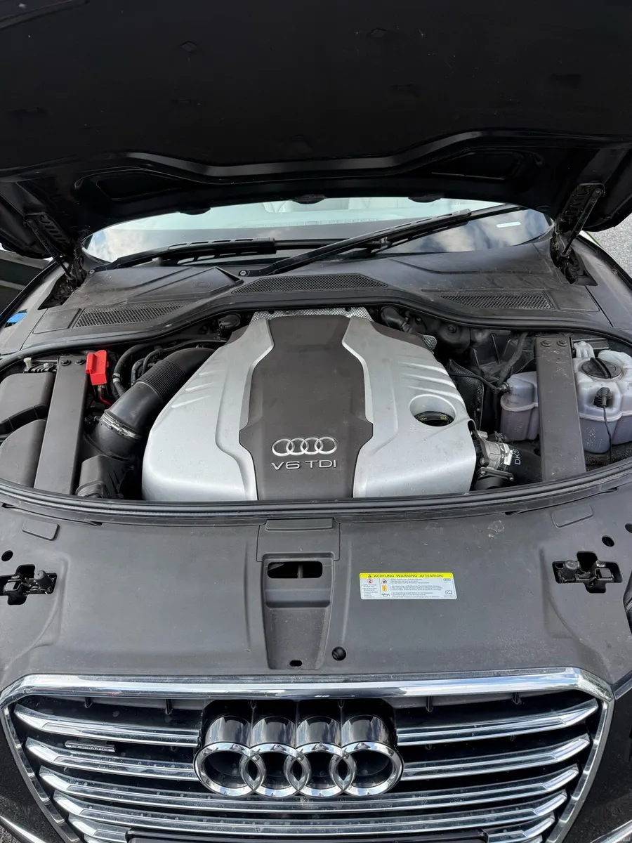 Audi A8 black V6 - Image 1