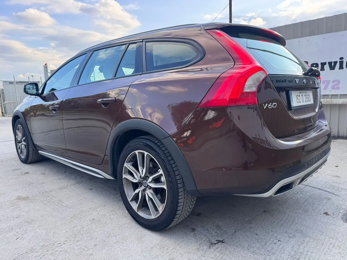 152 Volvo V60  2.4D D4 X COUNTRY LUXURY NAV AWD - Image 2