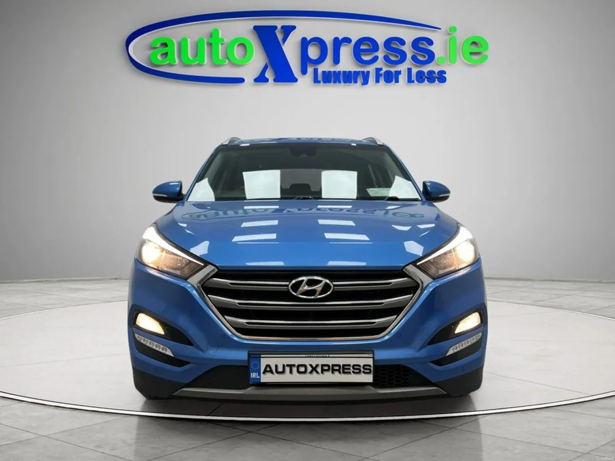 Hyundai Tucson 1.7 Premium, Manual, Reversing came - Image 3