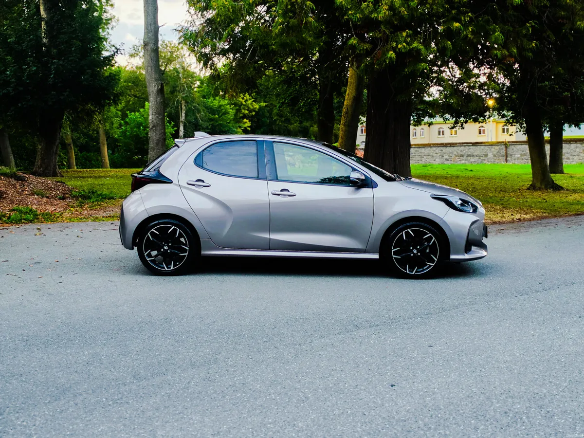 2022 Toyota Yaris 1.5 Petrol Hybrid Automatic Luna - Image 4