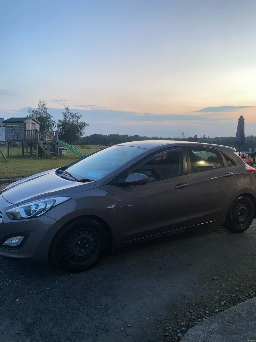 Hyundai i30 low mileage - Image 2
