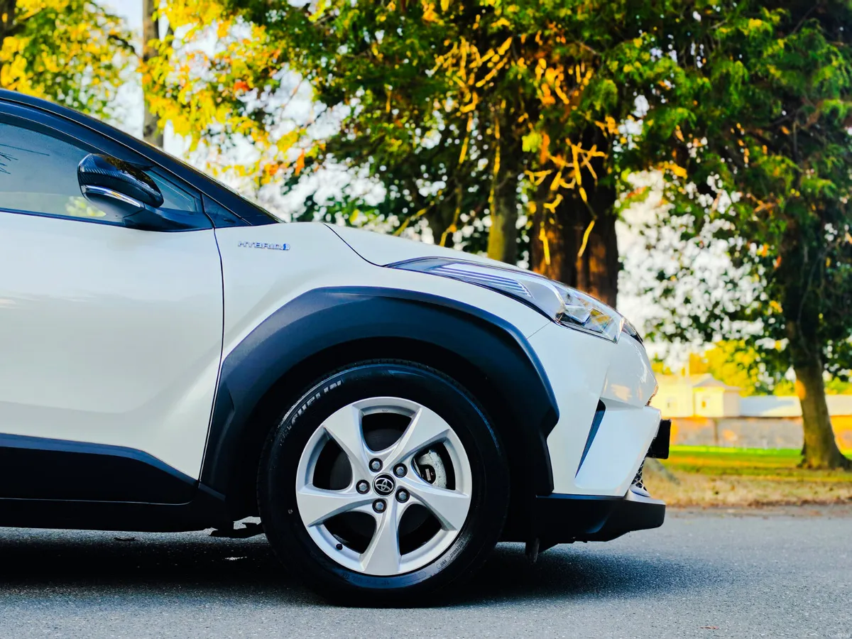 2019 Toyota C-HR 1.8 Petrol Hybrid S LED Pack Auto - Image 4