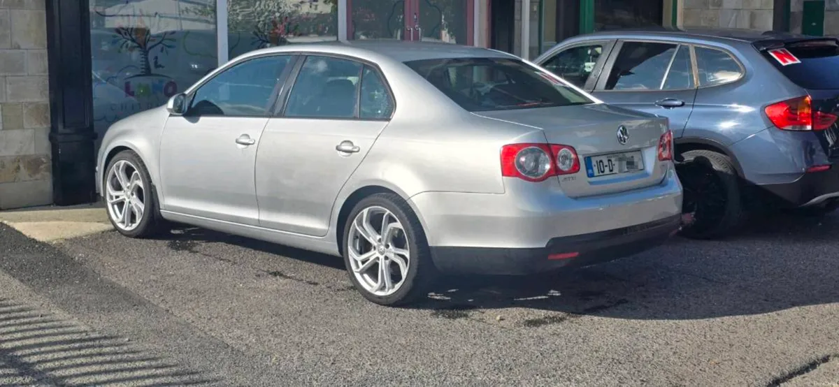 Vw jetta 2010 automatic - Image 4