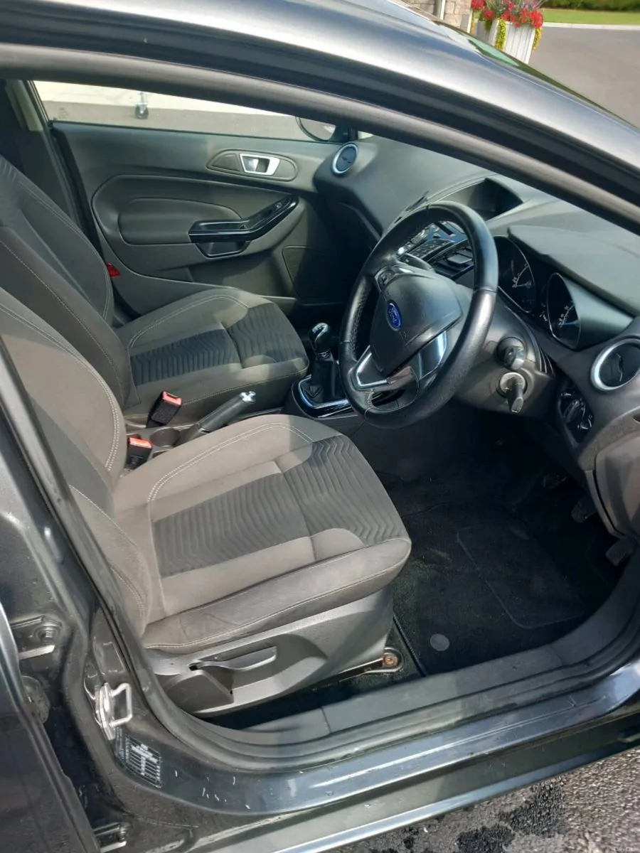 Ford fiesta - Image 6