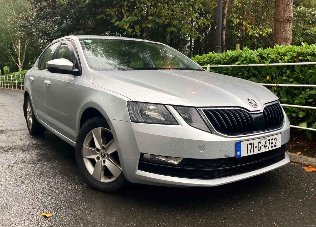 Skoda Octavia 1.6 Tdi Deluxe SE Edition Pristine - Image 3