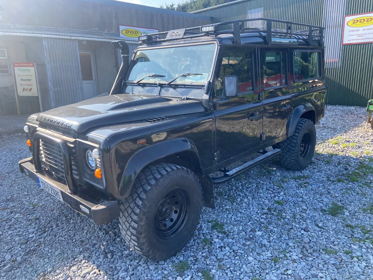Land rover - Image 3