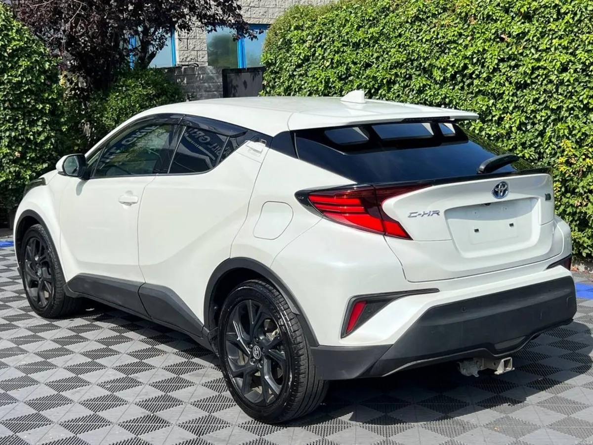 Toyota C-HR 1.8 HYBRID AUTO // APPLE CARPLAY/ANDRO - Image 5