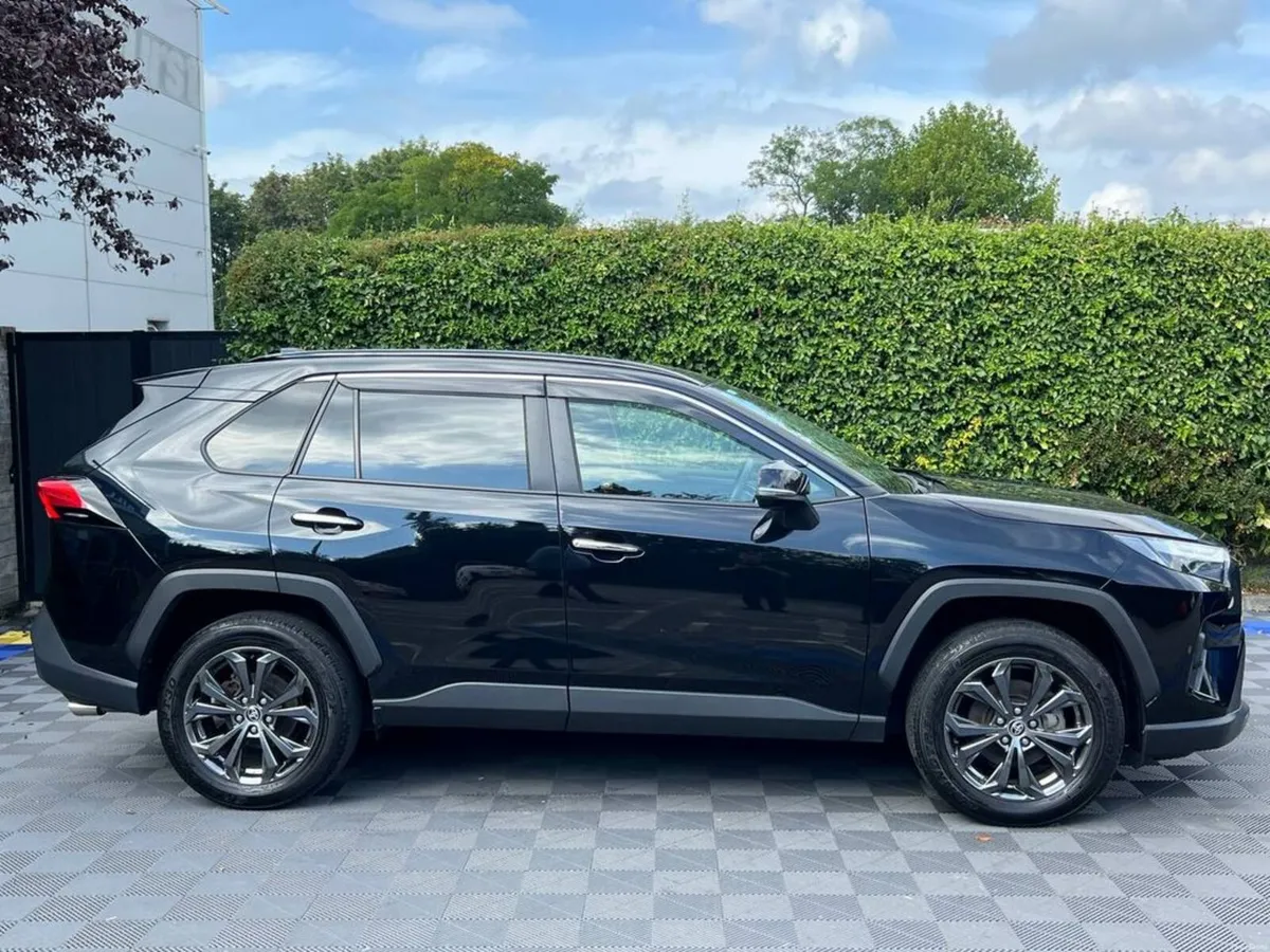 Toyota RAV4 G-SPEC 2.5 HYBRID AUTO // LEATHER HEAT - Image 2