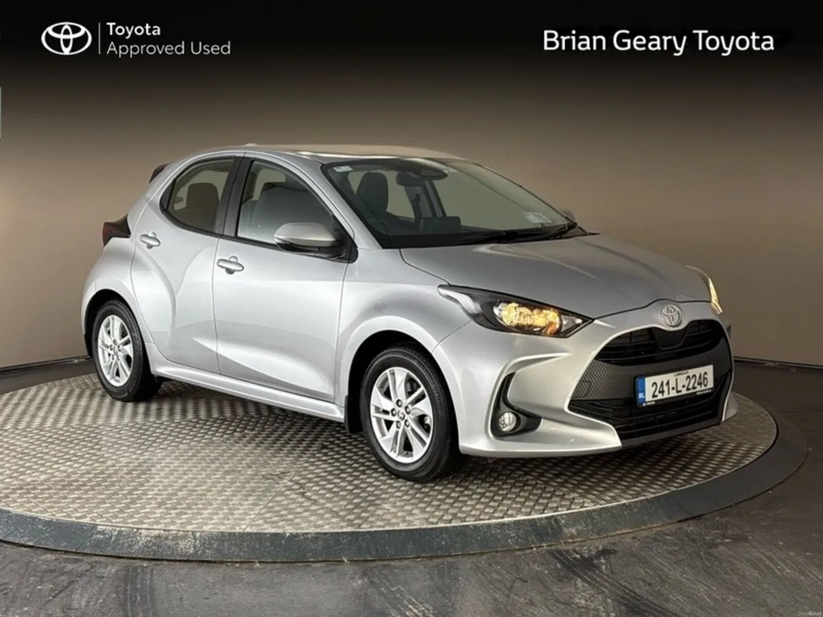 Toyota Yaris HYBRID LUNA - Image 1