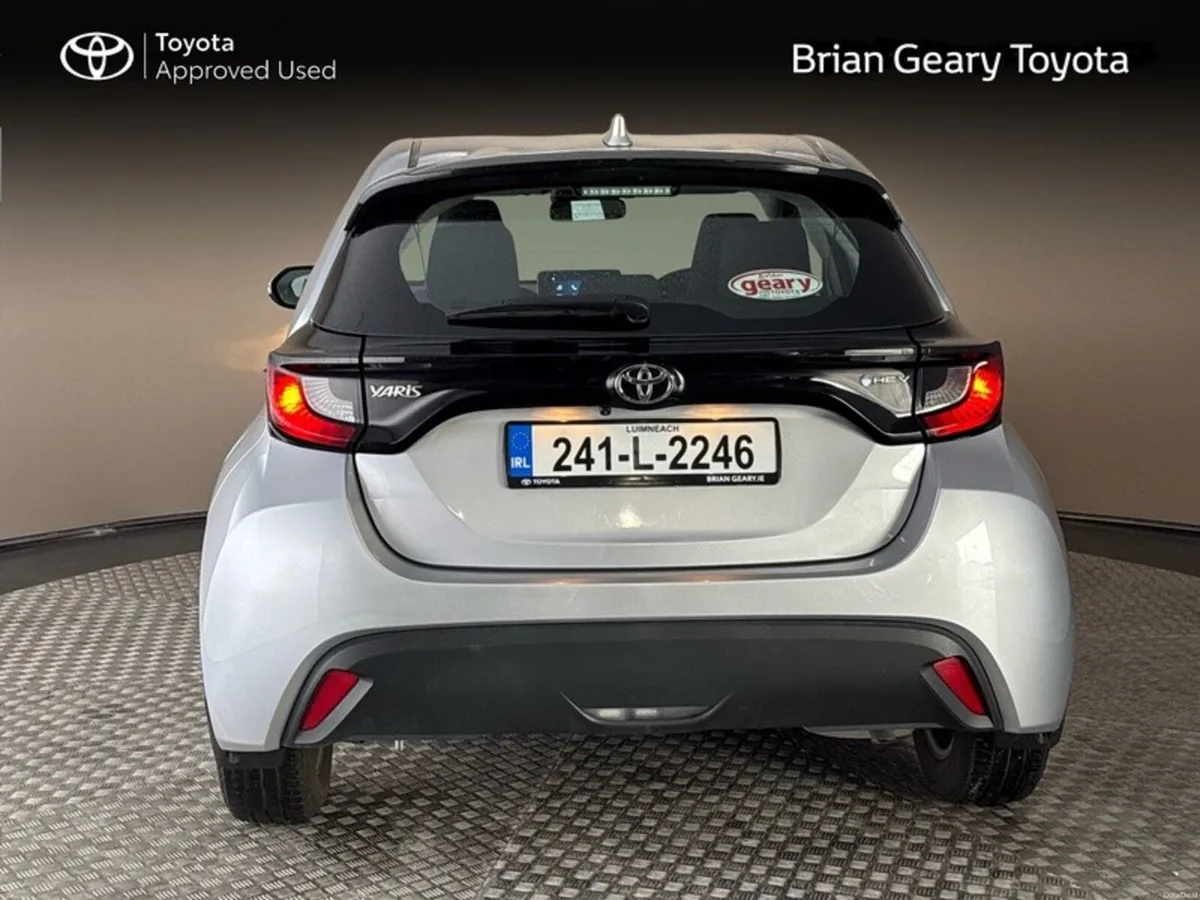 Toyota Yaris HYBRID LUNA - Image 4
