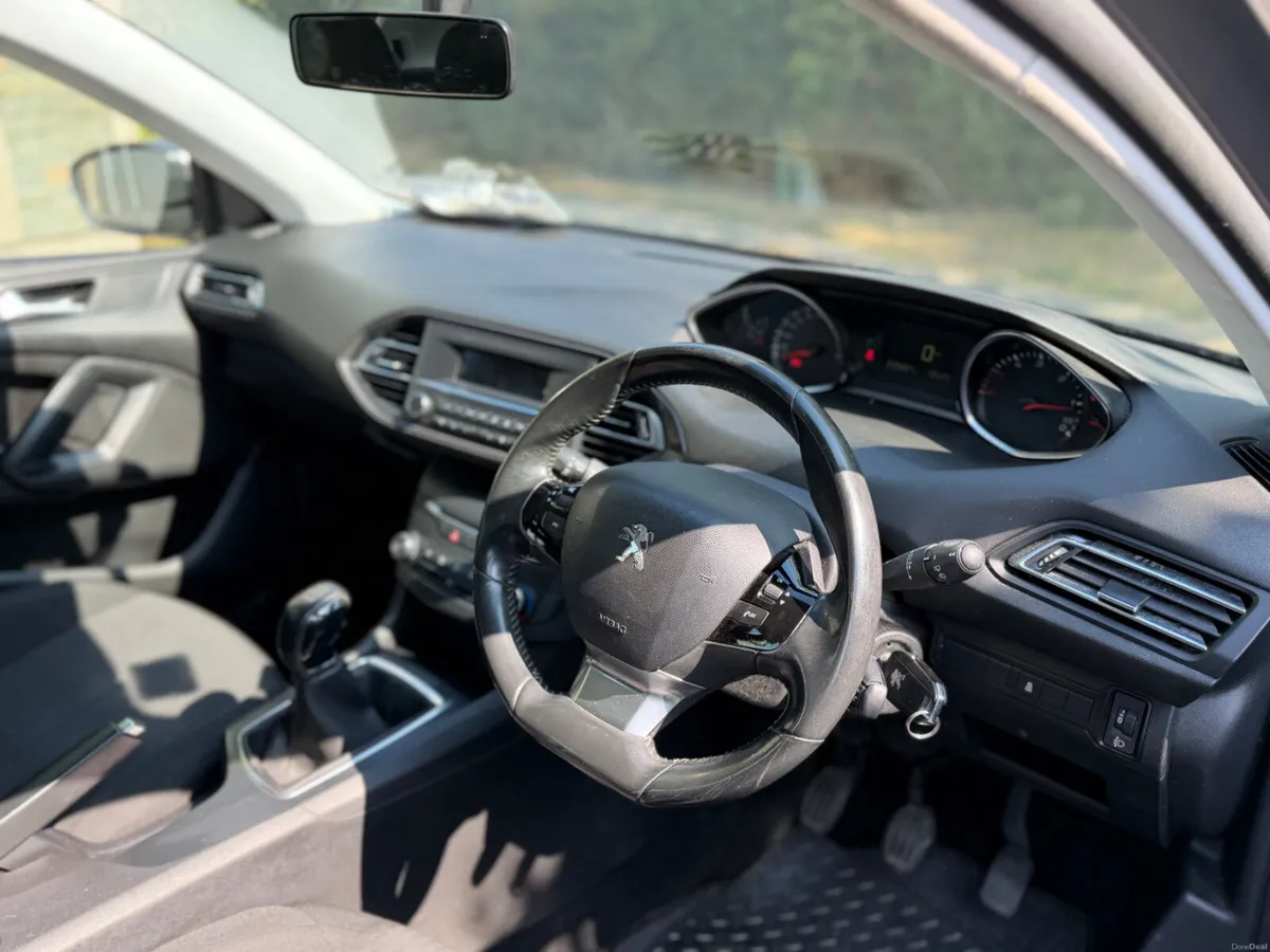 Peugeot 308 2015 - Image 6