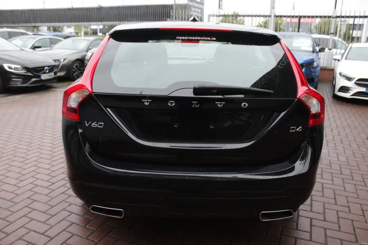 2017 VOLVO V60 - Image 5