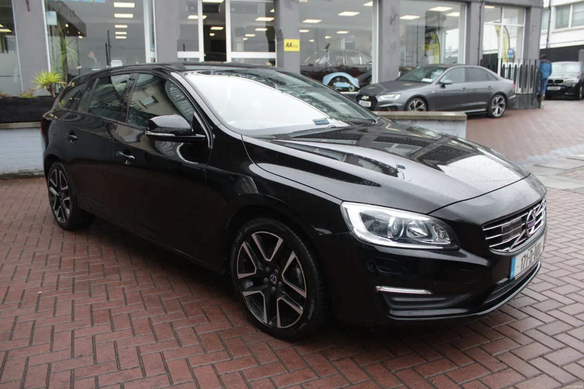 2017 VOLVO V60 - Image 2