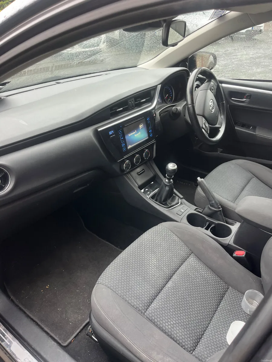 Toyota Corolla 2017 - Image 6