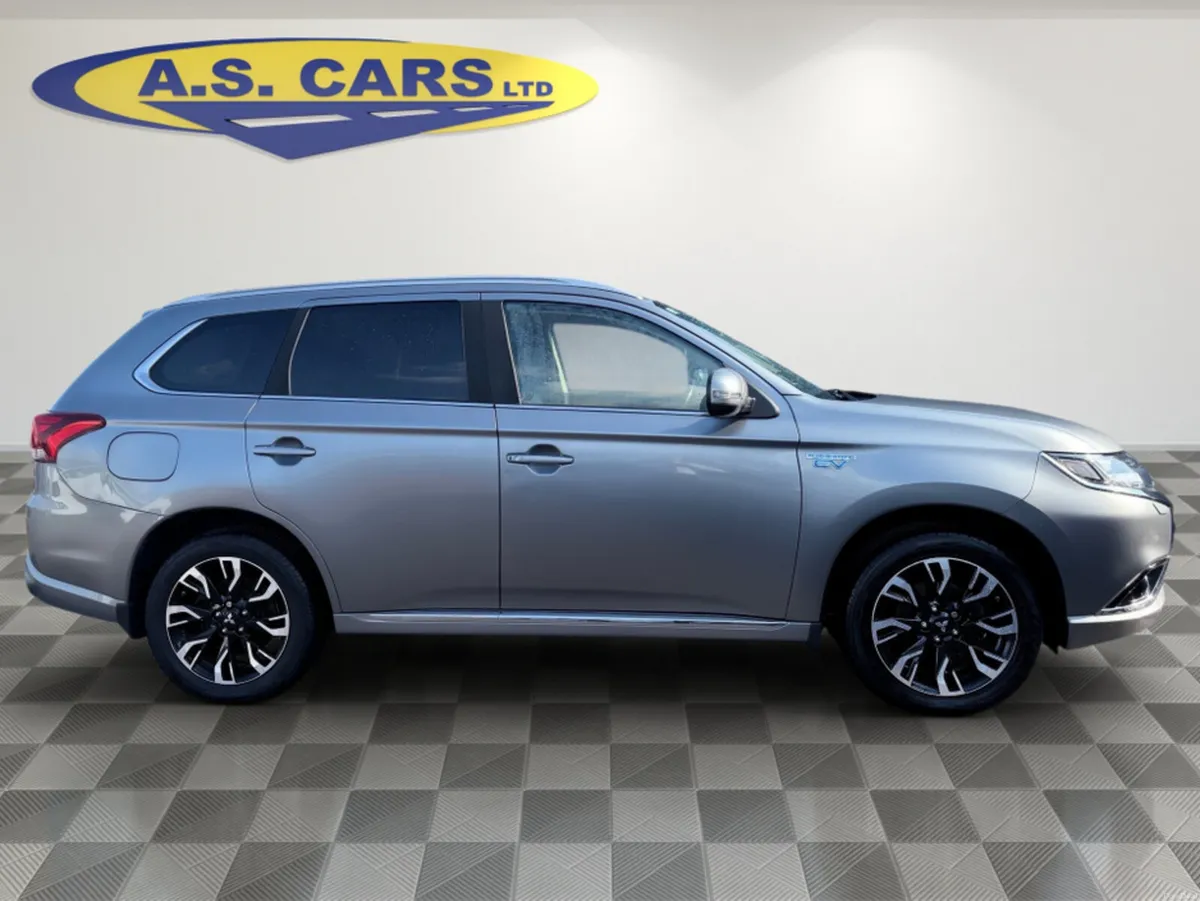 Mitsubishi Outlander 2.0 PHEV ** AUTOMATIC ** HALF - Image 4