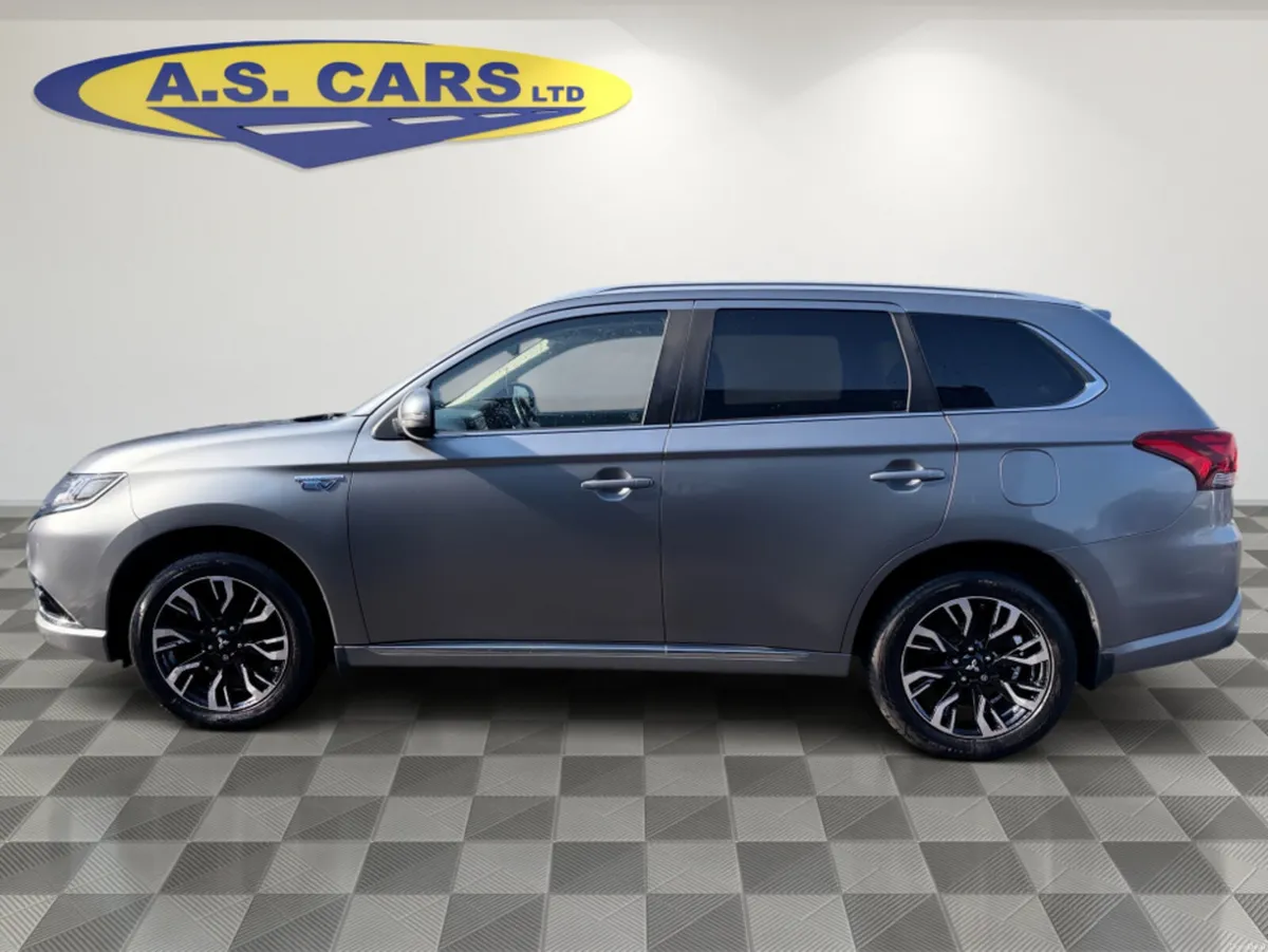 Mitsubishi Outlander 2.0 PHEV ** AUTOMATIC ** HALF - Image 3