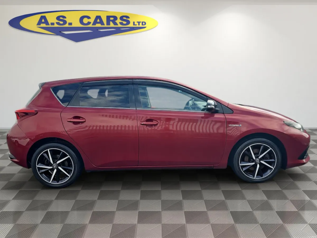 Toyota Auris HYBRID LUNA SPORT AUTO 4DR - Image 3