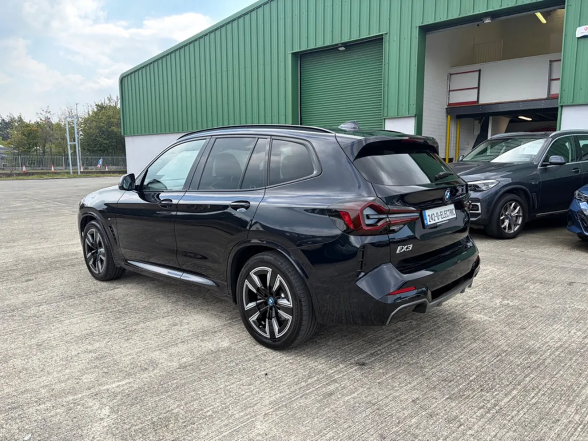 BMW iX3 M-SPORT CARBON BLACK WITH OYSTER LEATHER - Image 4