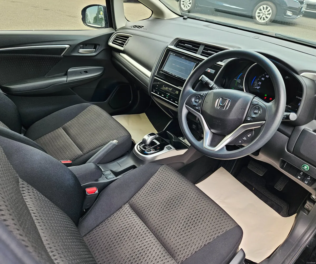 Honda Fit 2019 Petrol Hybrid Auotmatic - Image 4