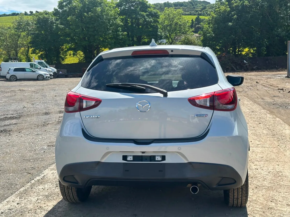 Mazda Demio XD 1.5L DIESEL NOBLE CRIMSON - AUTOMAT - Image 5