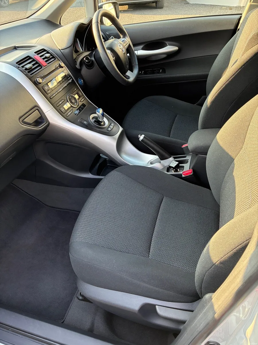 Toyota Auris 1.8 Petrol Hybrid 2012 - Image 6