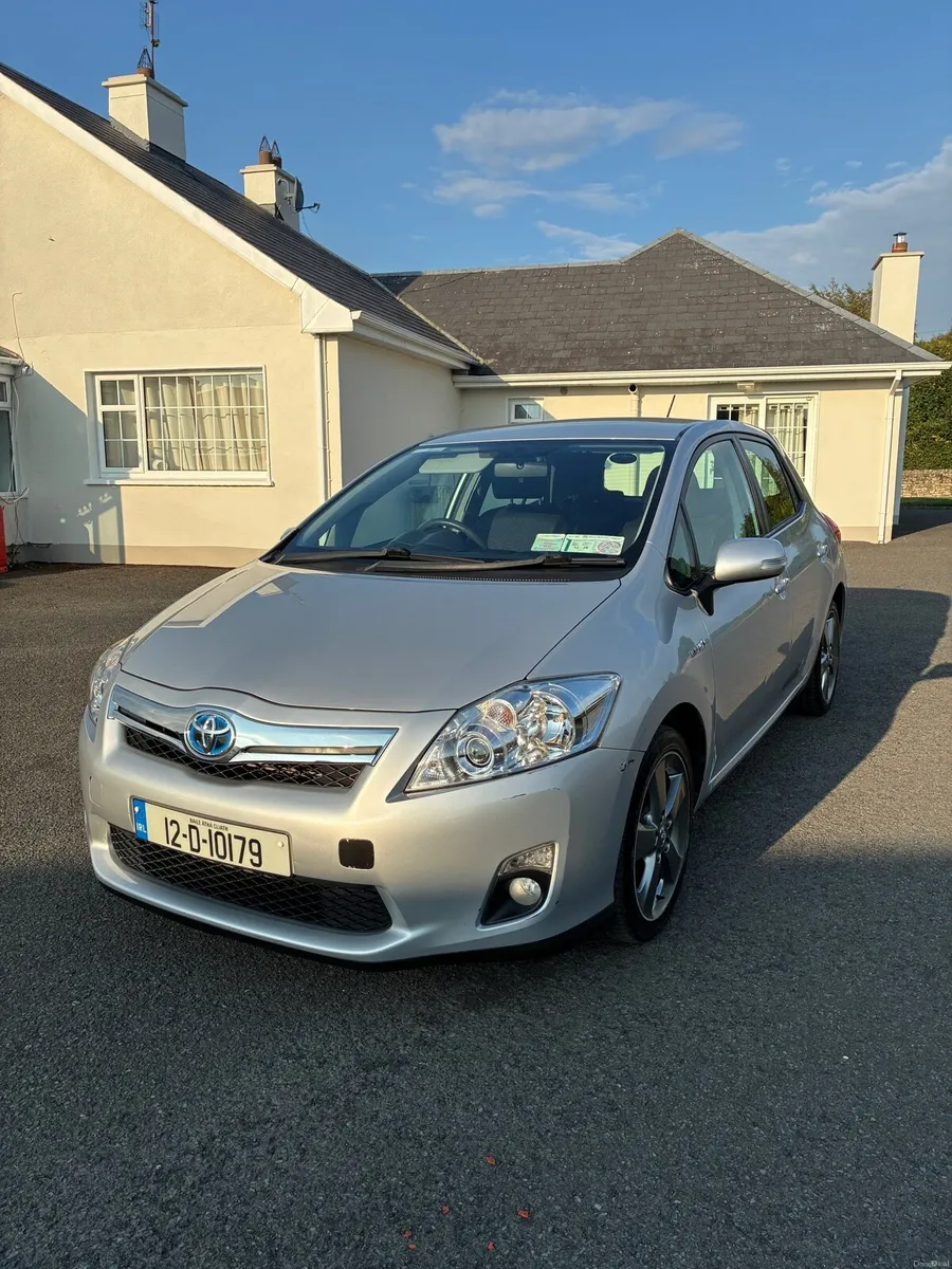 Toyota Auris 1.8 Petrol Hybrid 2012 - Image 2
