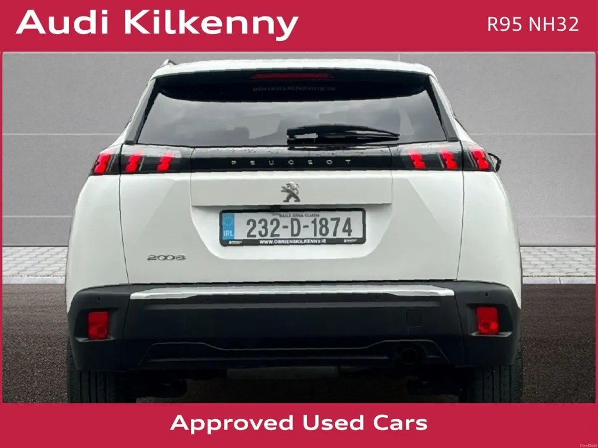 Peugeot 2008 ALLURE 1.2 100 BHP 5DR *1 OWNER - PRI - Image 4