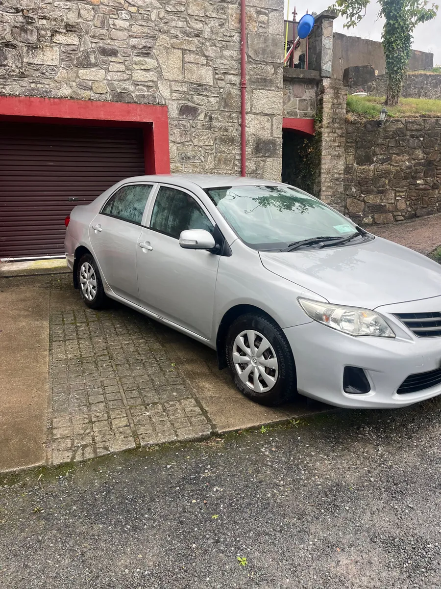 Toyota Corolla 2011 - Image 2