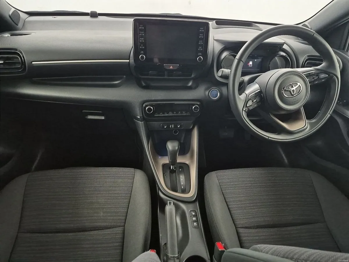 Toyota Yaris 1.5 Hybrid SOL - Image 3