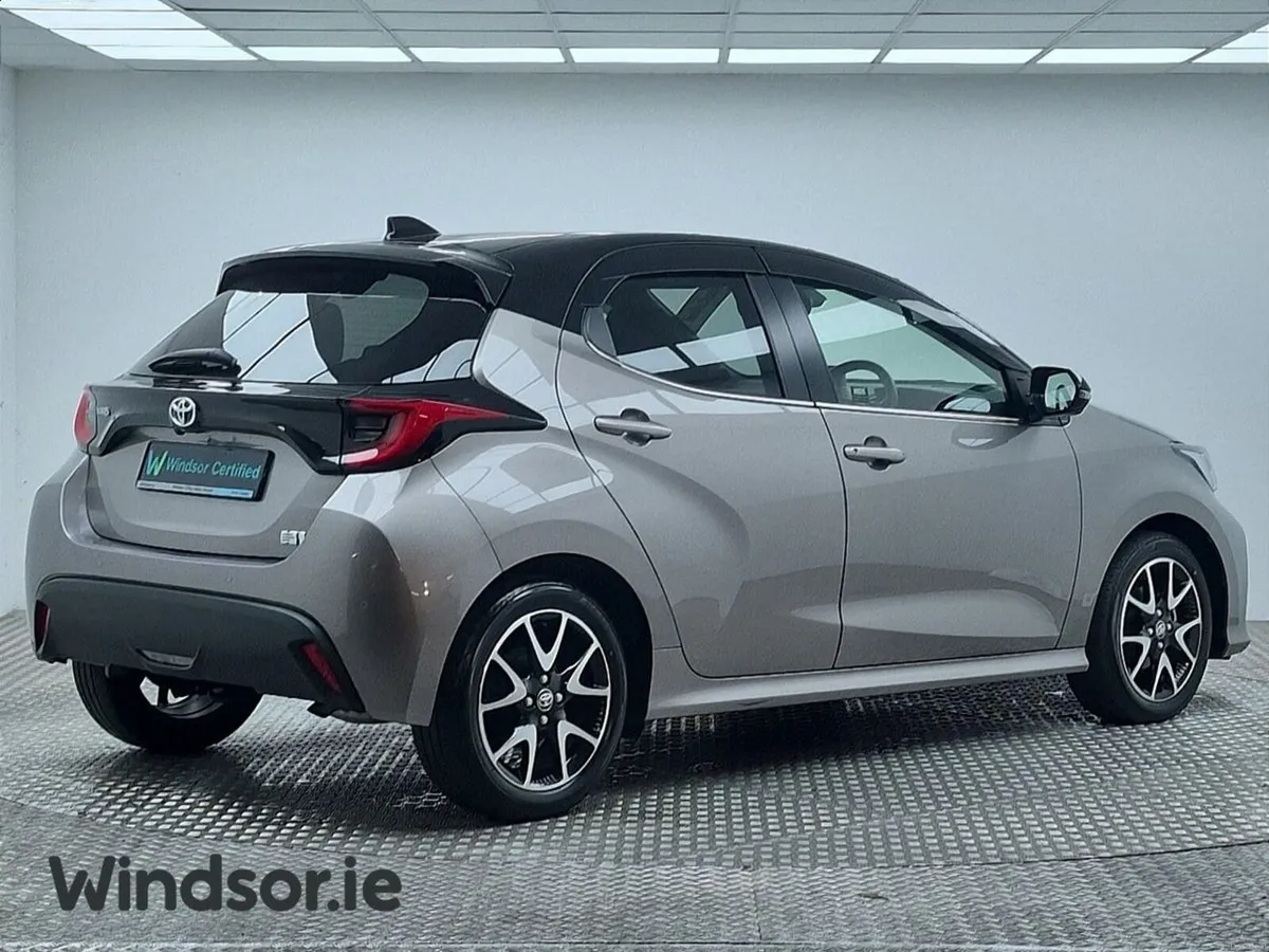 Toyota Yaris 1.5 Hybrid SOL - Image 2