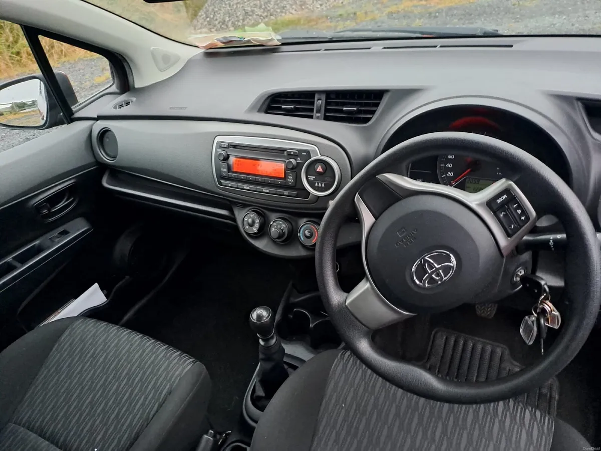 Toyota Yaris 2012 - Image 5
