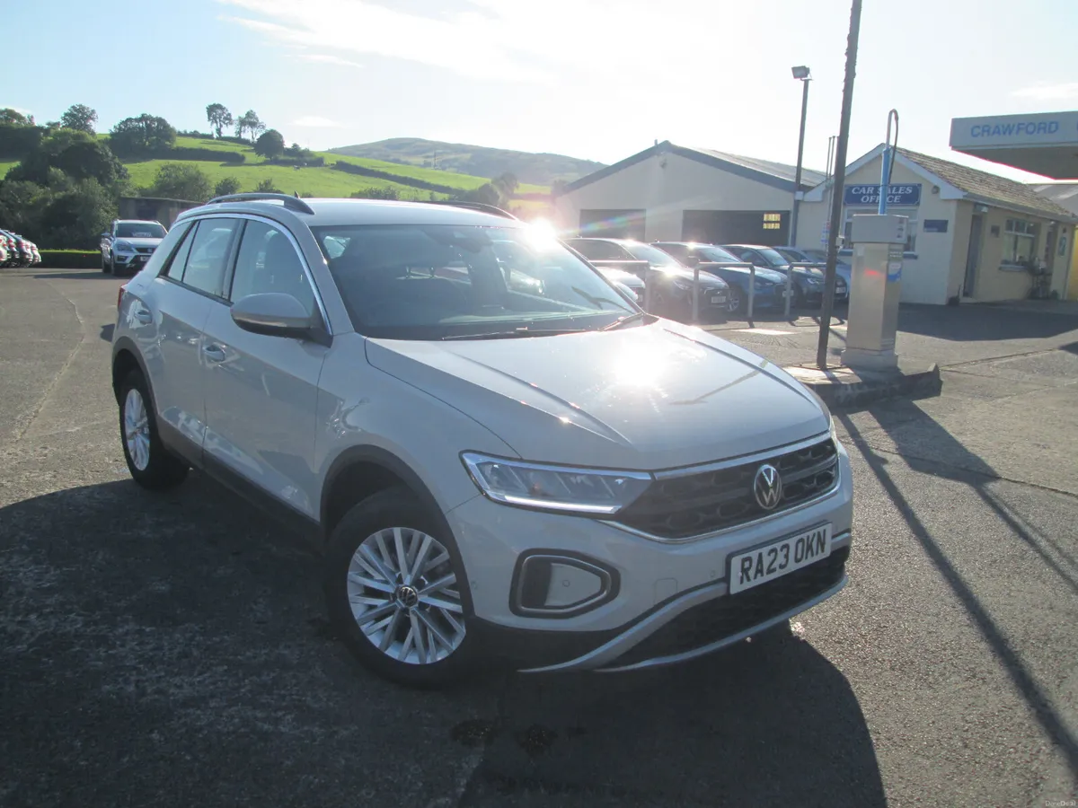 2023  VOLKSWAGEN   T-ROC  2.0  TDI  EVO  LIFE  5DR - Image 1