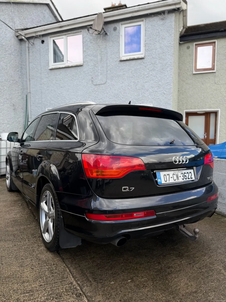 Audi Q7 - Image 2